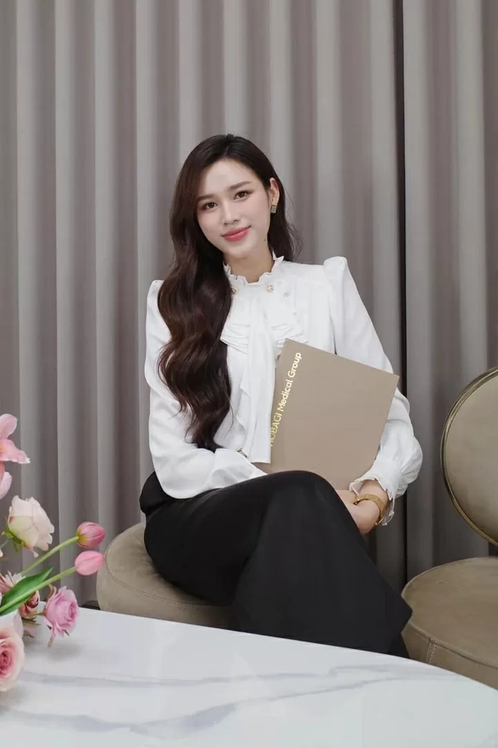 Thời trang sang chảnh của Hoa hậu Đỗ Thị Hà trước kết hôn Thời trang sang chảnh của Hoa hậu Đỗ Thị Hà trước kết hôn