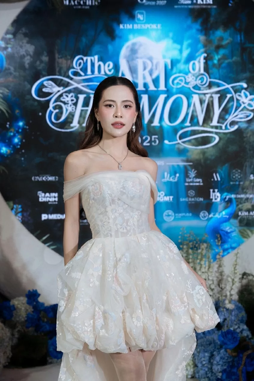 Marian Rivera thần thái sang trọng, làn da trắng sứ trên thảm đỏ thời trang nhà thiết kế Trà Linh Marian Rivera thần thái sang trọng, làn da trắng sứ trên thảm đỏ thời trang nhà thiết kế Trà Linh