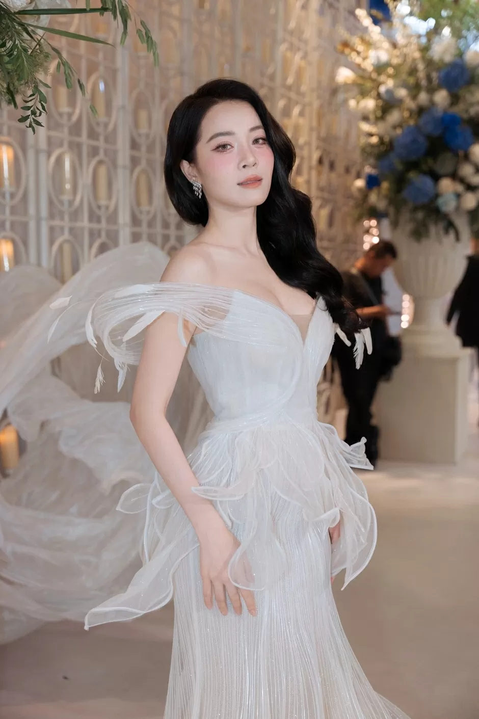 Marian Rivera thần thái sang trọng, làn da trắng sứ trên thảm đỏ thời trang nhà thiết kế Trà Linh Marian Rivera thần thái sang trọng, làn da trắng sứ trên thảm đỏ thời trang nhà thiết kế Trà Linh