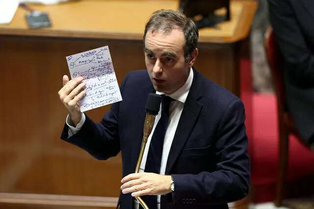 Thủ tướng Pháp đối mặt 'giờ G', nhiều khả năng vượt qua các cuộc bỏ phiếu bất tín nhiệm