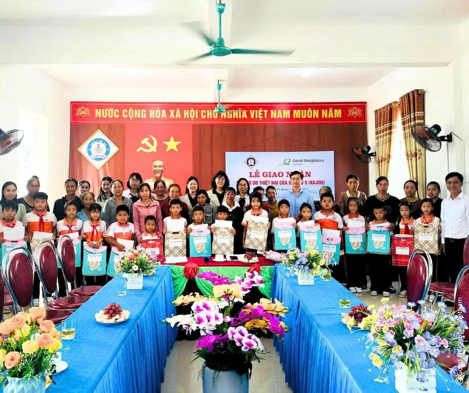 Gói hỗ trợ không chỉ mang đến cho 519 học sinh và giáo viên một môi trường học tập an toàn, tiện nghi hơn mà còn khơi dậy tinh thần lạc quan, ý chí vươn lên của các em sau thiên tai.