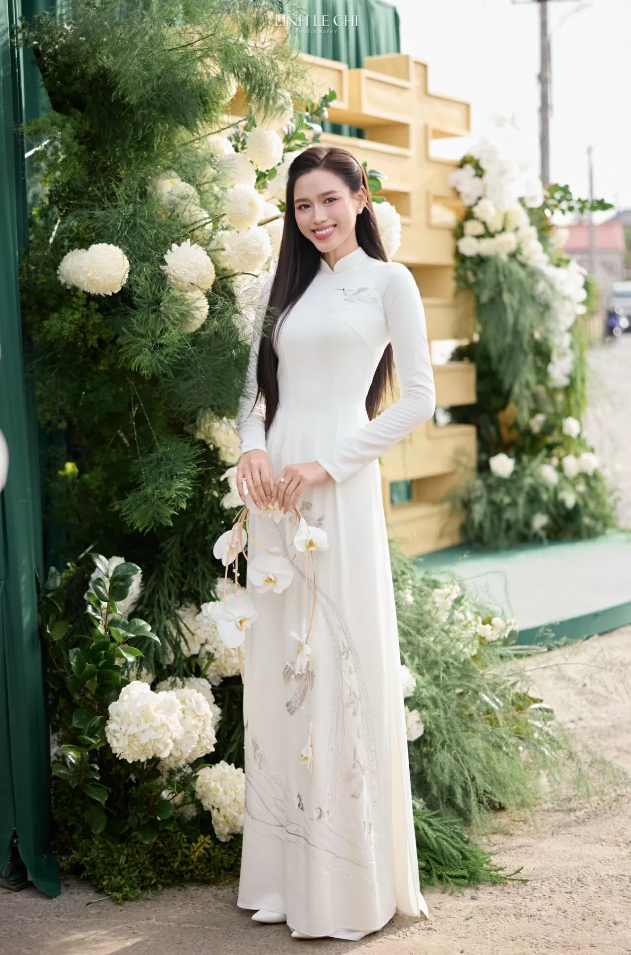 Hoa hậu Đỗ Thị Hà rạng rỡ trong lễ ăn hỏi
