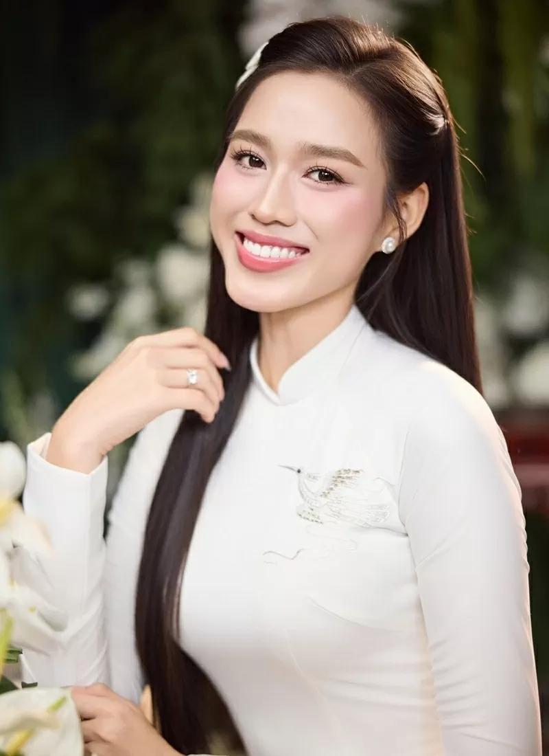 Hoa hậu Đỗ Thị Hà rạng rỡ trong lễ ăn hỏi Hoa hậu Đỗ Thị Hà rạng rỡ trong lễ ăn hỏi