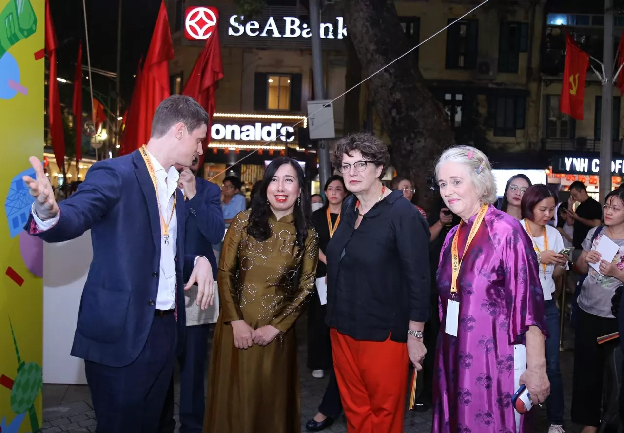 Lễ hội Đức 2025 được tổ chức tại không gian phố đi bộ Hồ Gươm có sự tham dự của Thứ trưởng Ngoại giao Lê Thị Thu Hằng. (Ảnh: Thành Long)