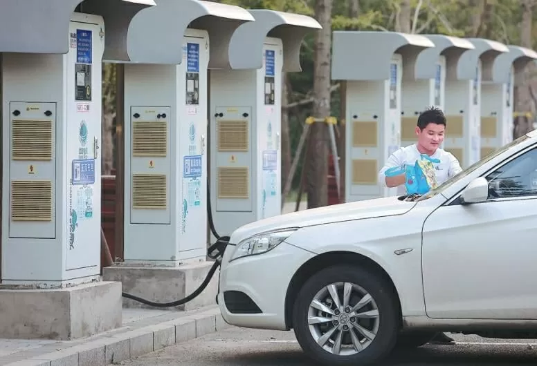 Chuyển đổi xanh từ xe máy xăng sang xe điện: Mọi cuộc chuyển đổi lớn đều bắt đầu từ sự hoài nghi Chuyển đổi xanh từ xe máy xăng sang xe điện: Mọi cuộc chuyển đổi lớn đều bắt đầu từ sự hoài nghi