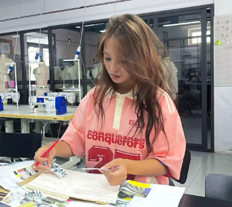 Vẻ đẹp phụ nữ Việt Nam tỏa sáng qua từng khoảnh khắc lao động Vẻ đẹp phụ nữ Việt Nam tỏa sáng qua từng khoảnh khắc lao động