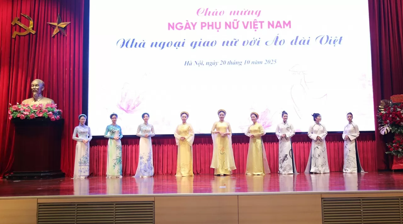 Nhà ngoại giao nữ với Áo dài Việt – Tôn vinh vẻ đẹp và bản sắc văn hóa Việt Nam Nhà ngoại giao nữ với Áo dài Việt – Tôn vinh vẻ đẹp và bản sắc văn hóa Việt Nam