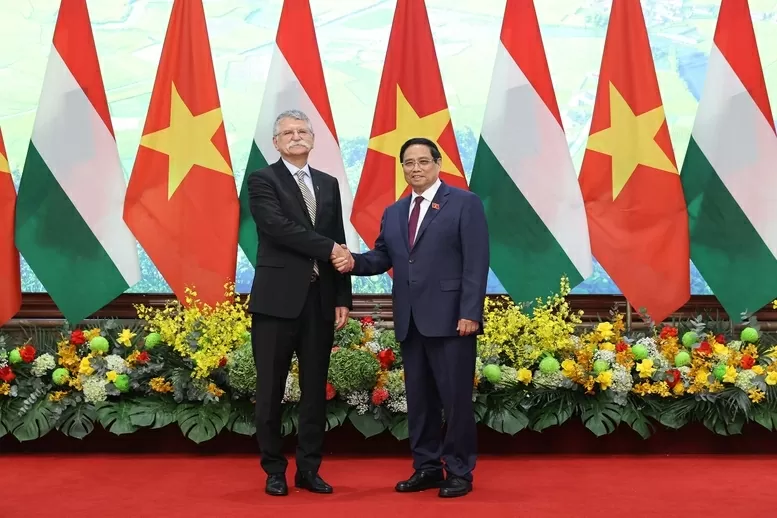 Thủ tướng Chính phủ Phạm Minh Chính tiếp Chủ tịch Quốc hội Hungary Kover Laszlo. (Ảnh: Nhật Bắc) Thủ tướng Chính phủ Phạm Minh Chính tiếp Chủ tịch Quốc hội Hungary Kover Laszlo. (Ảnh: Nhật Bắc)