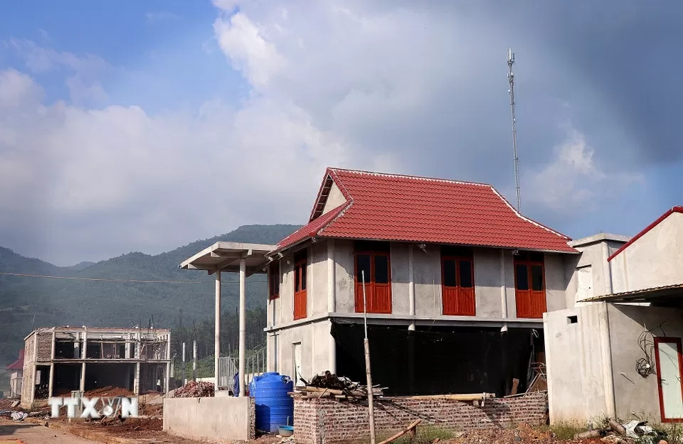 Phú Thọ: Khẩn trương hoàn thiện các hạng mục kiến trúc nhà sàn khu tái định cư sau thiên tai sạt lở đất đá Phú Thọ: Khẩn trương hoàn thiện các hạng mục kiến trúc nhà sàn khu tái định cư sau thiên tai sạt lở đất đá