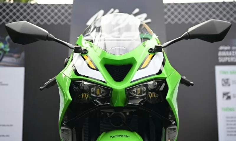 Kính chắn gió cỡ lớn giúp tối ưu hóa khí động học và góp phần nâng cao hiệu suất vận hành. Kính chắn gió cỡ lớn giúp tối ưu hóa khí động học và góp phần nâng cao hiệu suất vận hành.