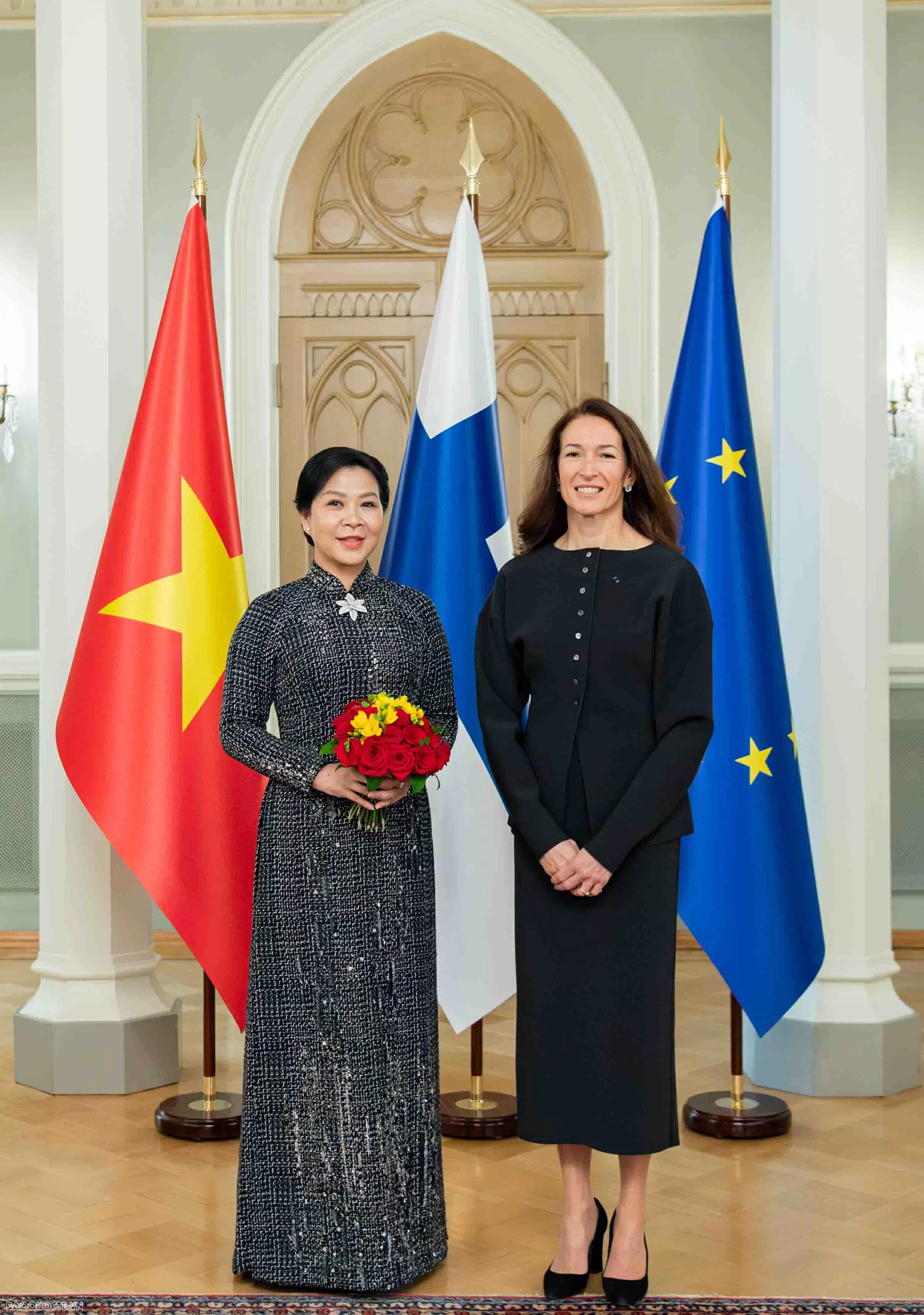Phu nhân Tổng Bí thư, bà Ngô Phương Ly tặng tủ sách tiếng Việt cho Trung tâm Oodi, Phần Lan Phu nhân Tổng Bí thư, bà Ngô Phương Ly tặng tủ sách tiếng Việt cho Trung tâm Oodi, Phần Lan