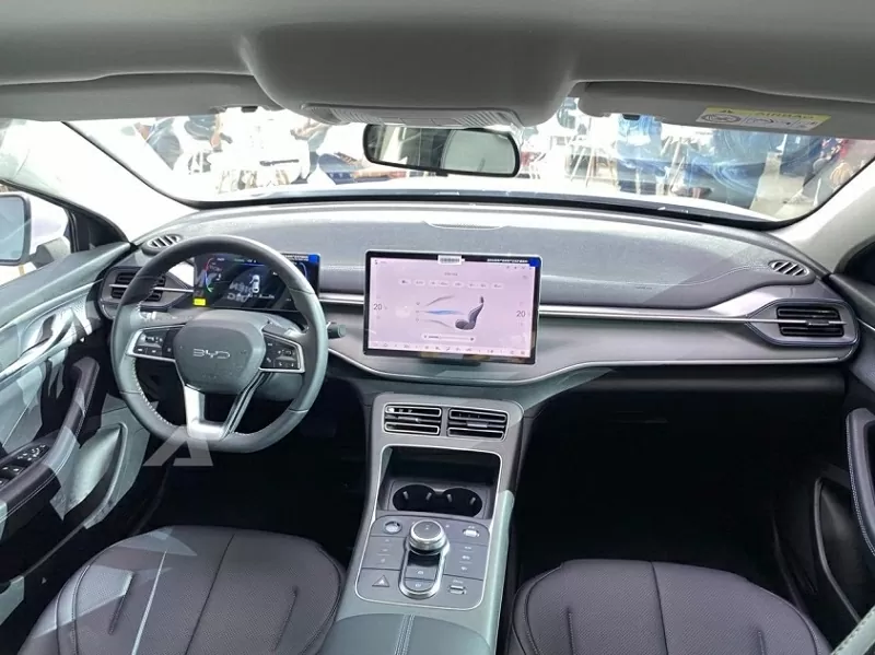 BYD Seal 5 gây ấn tượng với màn hình trung tâm kích thước 12,8 inch có thể xoay linh hoạt theo hai chiều dọc và ngang. BYD Seal 5 gây ấn tượng với màn hình trung tâm kích thước 12,8 inch có thể xoay linh hoạt theo hai chiều dọc và ngang.