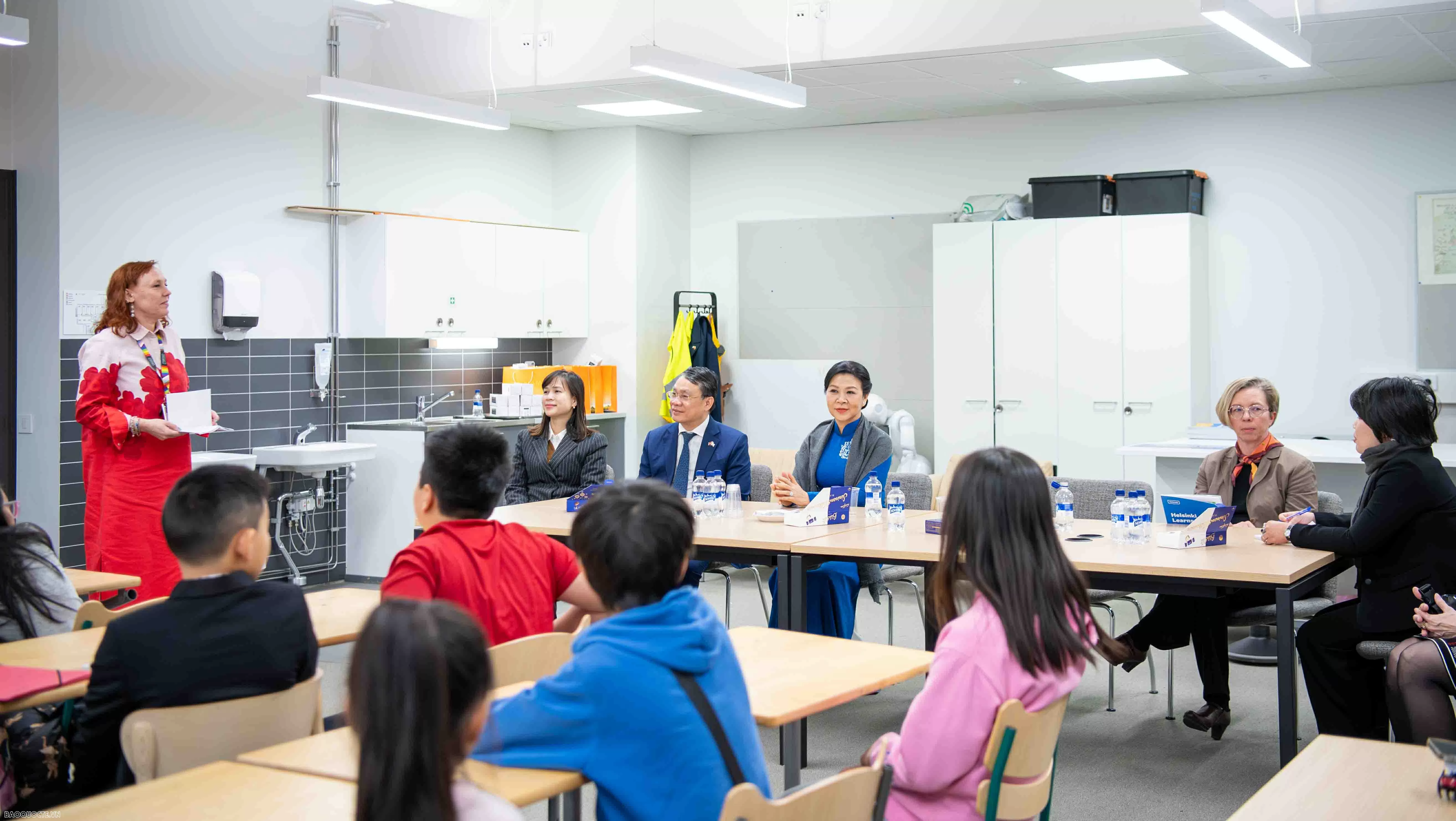 Phu nhân Tổng Bí thư thăm lớp học tiếng Việt tại Trường phổ thông Liên cấp Vesala, Phần Lan