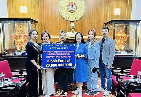 Vietnamese in Southwestern Germany send their hearts home Vietnamese in Southwestern Germany send their hearts home