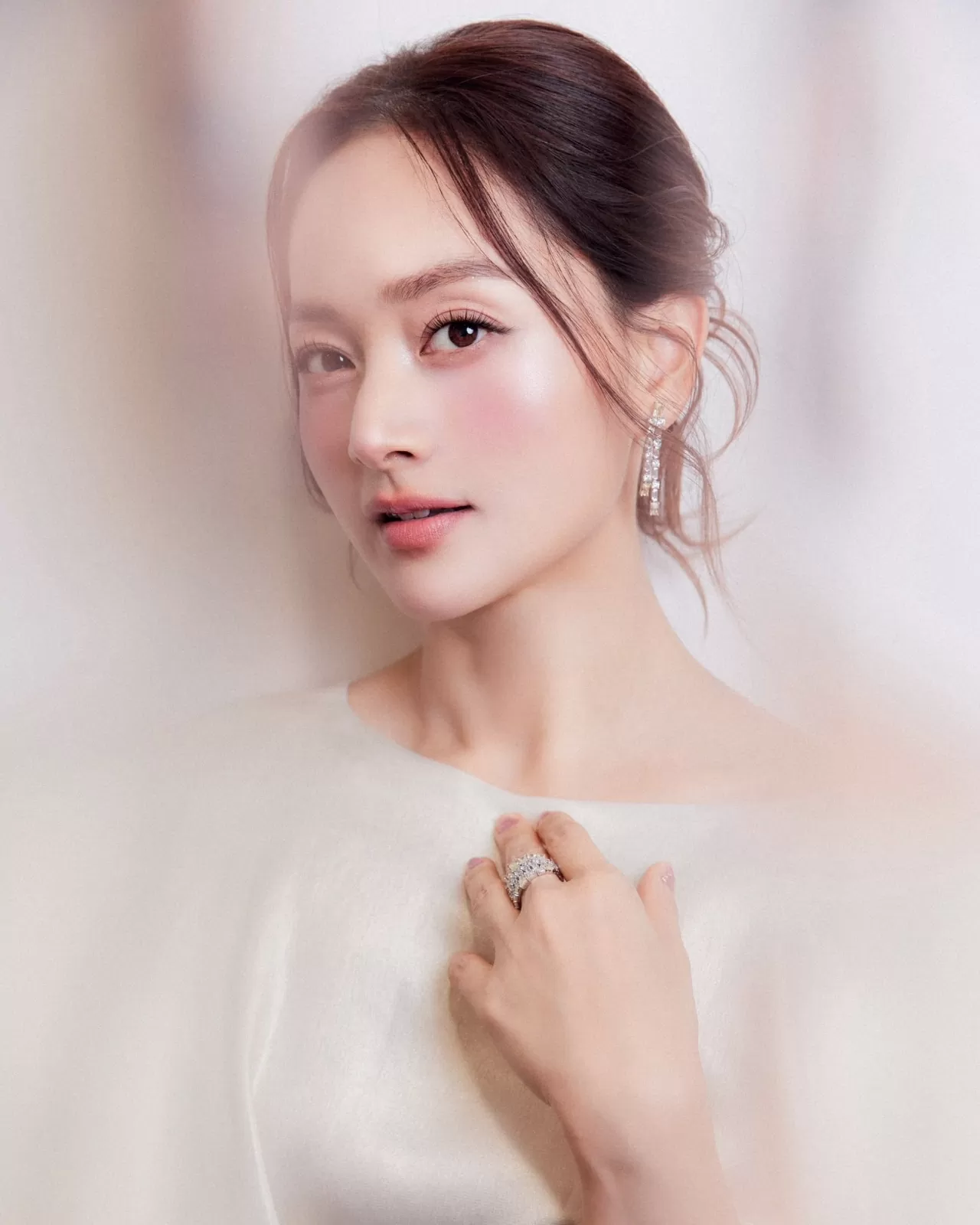 Ngỡ ngàng với vẻ gợi cảm của diễn viên Lan Phương Ngỡ ngàng với vẻ gợi cảm của diễn viên Lan Phương