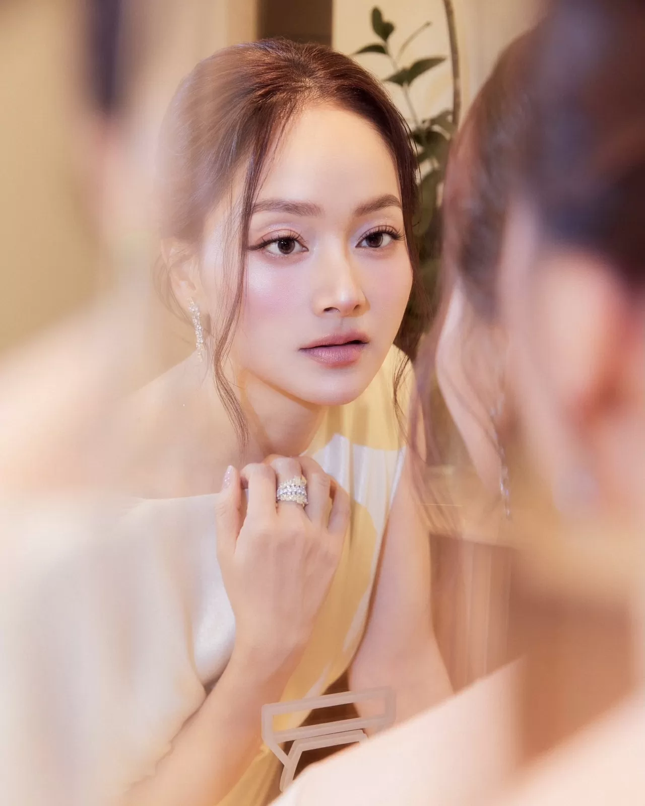 Ngỡ ngàng với vẻ gợi cảm của diễn viên Lan Phương