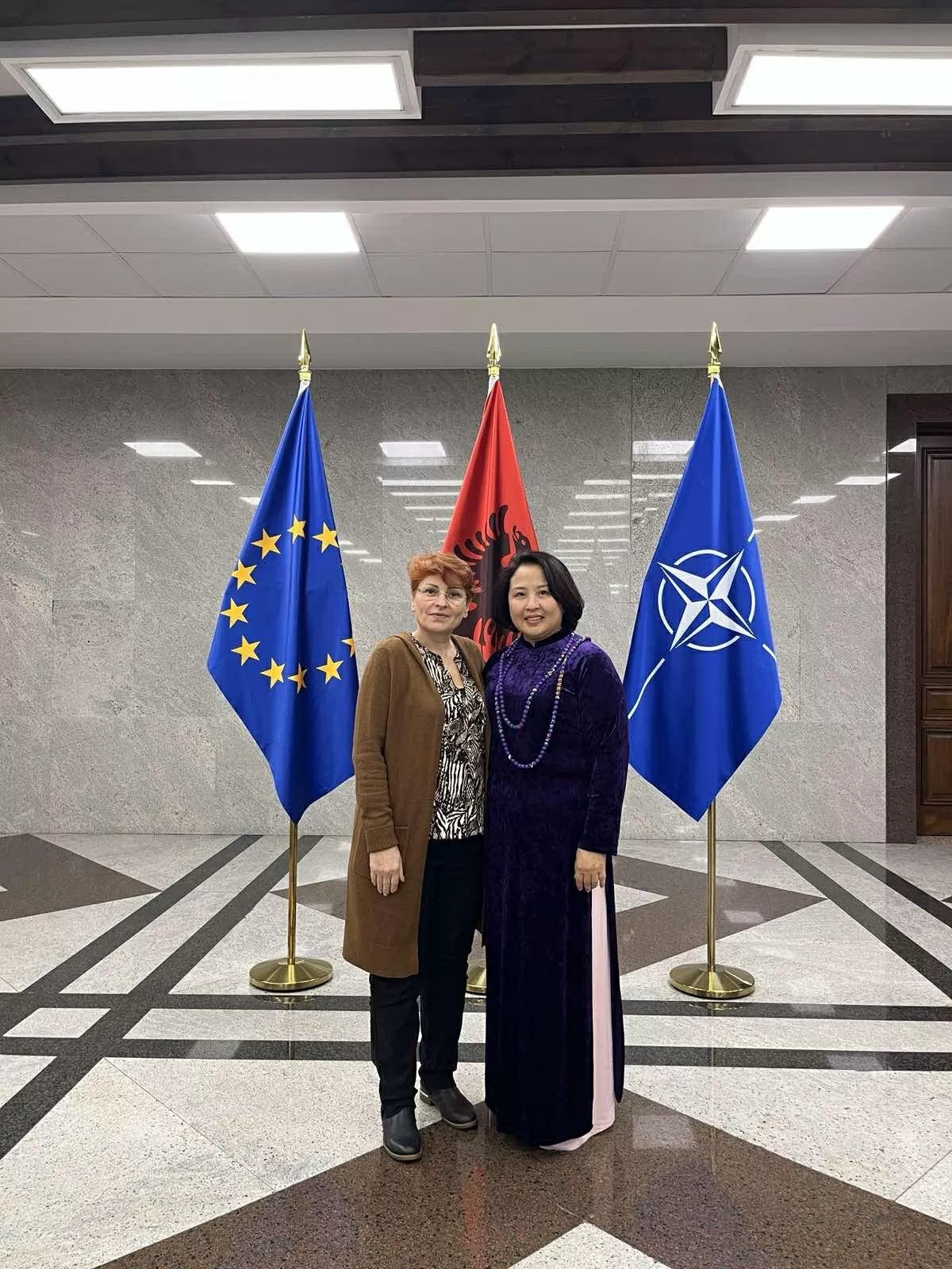 Đại sứ Việt Nam trình Quốc thư lên Tổng thống Albania