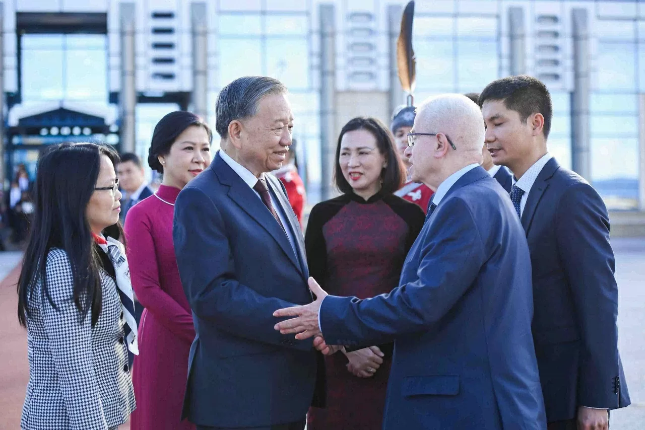 Tổng Bí thư Tô Lâm và Phu nhân rời Sofia, kết thúc chuyến thăm chính thức Bulgaria Tổng Bí thư Tô Lâm và Phu nhân rời Sofia, kết thúc chuyến thăm chính thức Bulgaria