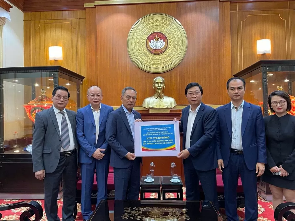 Đại sứ quán Việt Nam tại Đức và cộng đồng người Việt gửi về 3,7 tỷ đồng ủng hộ đồng bào vùng bão lụt