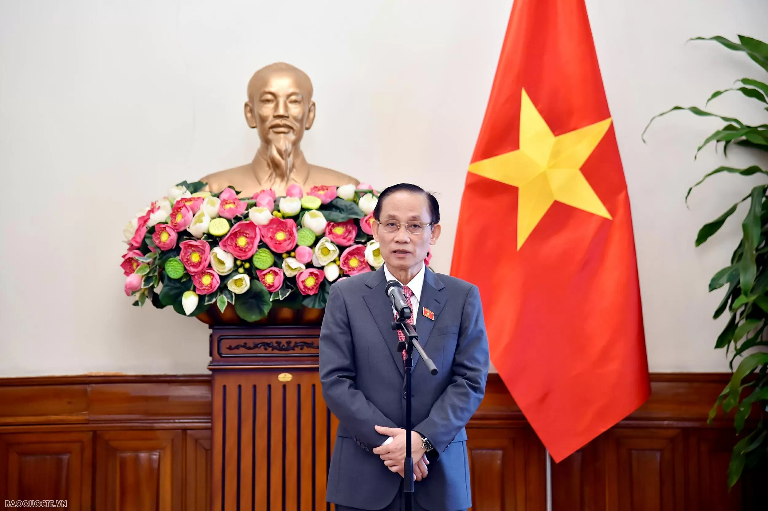 Bộ Ngoại giao chúc mừng đồng chí Lê Hoài Trung được Quốc hội phê chuẩn bổ nhiệm giữ chức Bộ trưởng Bộ Ngoại giao Bộ Ngoại giao chúc mừng đồng chí Lê Hoài Trung được Quốc hội phê chuẩn bổ nhiệm giữ chức Bộ trưởng Bộ Ngoại giao