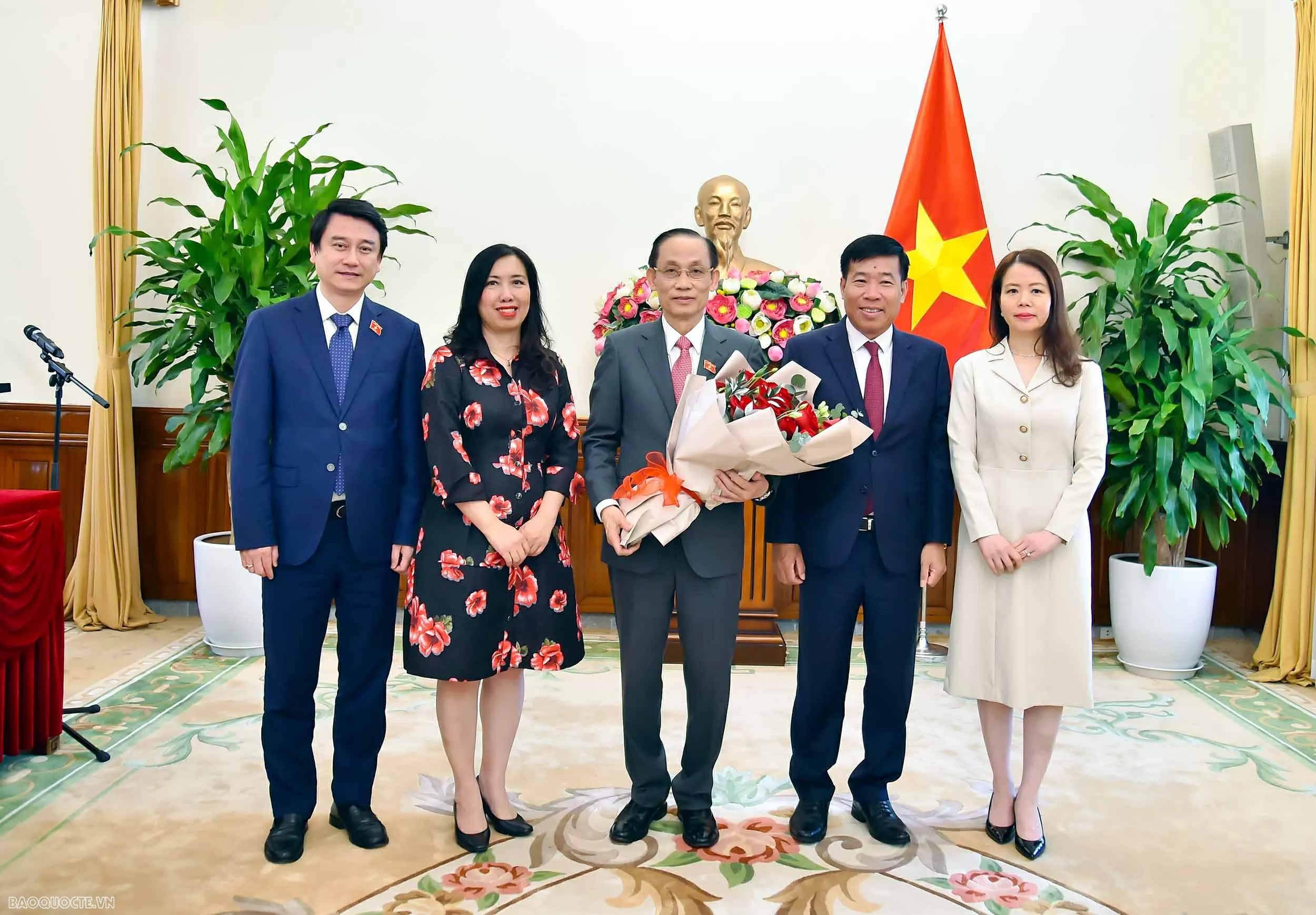 Bộ Ngoại giao chúc mừng đồng chí Lê Hoài Trung được Quốc hội phê chuẩn bổ nhiệm giữ chức Bộ trưởng Bộ Ngoại giao Bộ Ngoại giao chúc mừng đồng chí Lê Hoài Trung được Quốc hội phê chuẩn bổ nhiệm giữ chức Bộ trưởng Bộ Ngoại giao