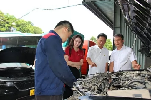 Cán bộ Agribank thăm hỏi, động viên doanh nghiệp Hà Lan.