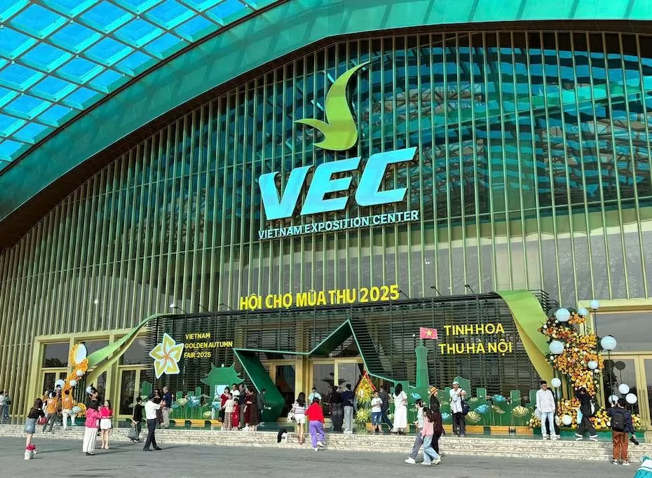 Hội chợ Mùa Thu lần thứ nhất .
