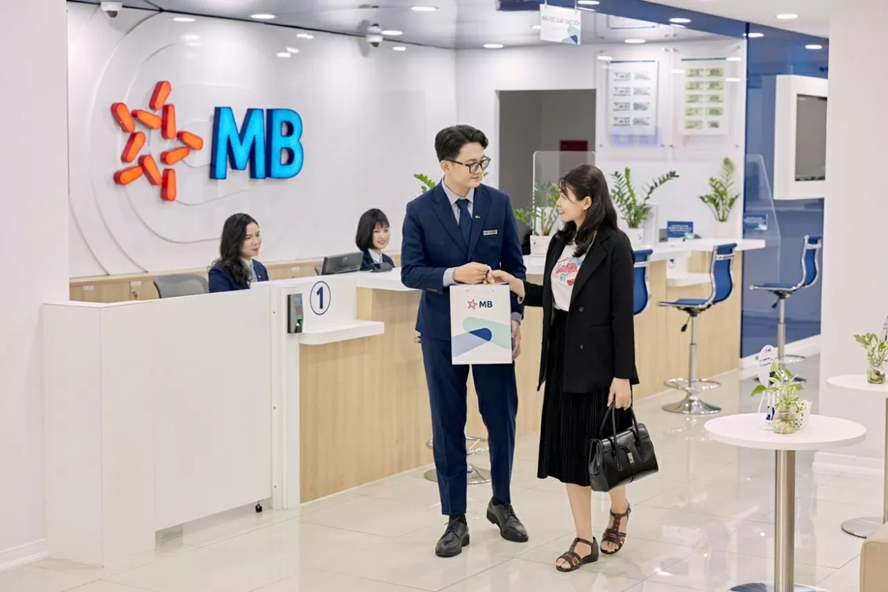 Kết quả kinh doanh thể hiện vai trò chủ động của MB trong cung ứng vốn cho nền kinh tế, đặc biệt ở các lĩnh vực sản xuất, tiêu dùng và đầu tư hạ tầng. Kết quả kinh doanh thể hiện vai trò chủ động của MB trong cung ứng vốn cho nền kinh tế, đặc biệt ở các lĩnh vực sản xuất, tiêu dùng và đầu tư hạ tầng.