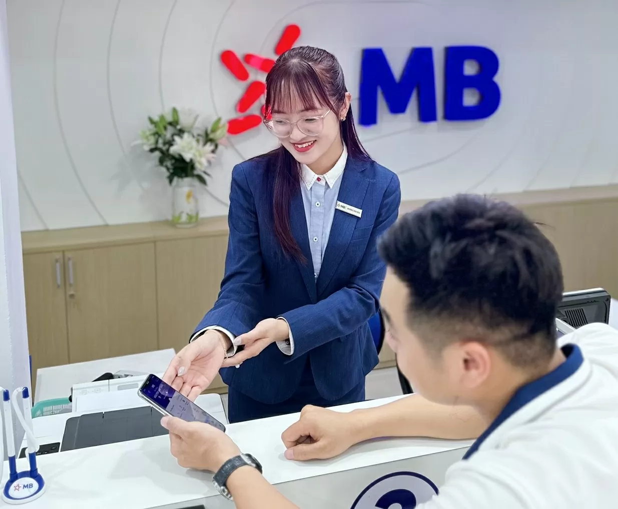 MB đạt lợi nhuận hơn 23.000 tỷ đồng sau 9 tháng, giữ vững vị thế top đầu ngành ngân hàng. MB đạt lợi nhuận hơn 23.000 tỷ đồng sau 9 tháng, giữ vững vị thế top đầu ngành ngân hàng.