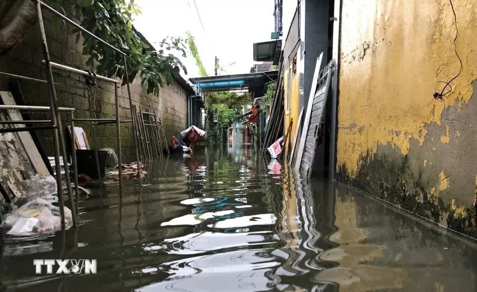 TP. Huế: Lũ trên sông Hương vượt báo động 3 gây ngập lụt diện rộng TP. Huế: Lũ trên sông Hương vượt báo động 3 gây ngập lụt diện rộng