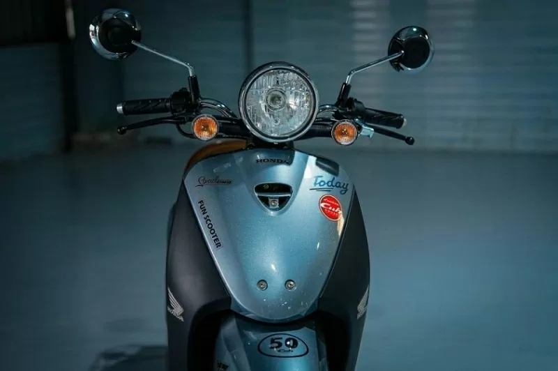Cận cảnh xe tay ga cổ điển Honda Today 50 vừa về Việt Nam