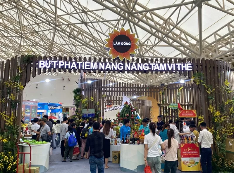Triển lãm của tỉnh Lâm Đồng thu hút hàng nghìn khách tham quan sau 2 ngày khai mạc
