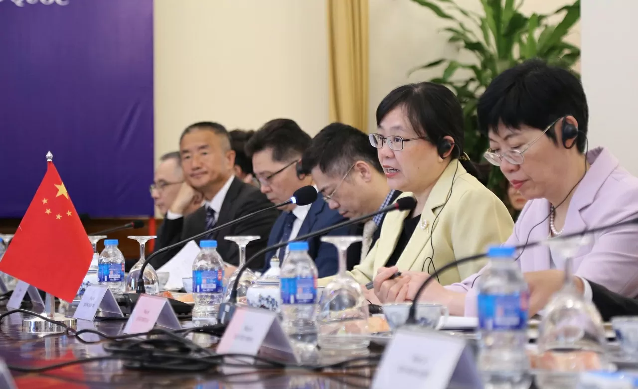 Phó Chủ tịch Tỉnh Quảng Đông Trương Quốc Trí cùng đoàn đại biểu Trung Quốc. (Ảnh: Thành Long)