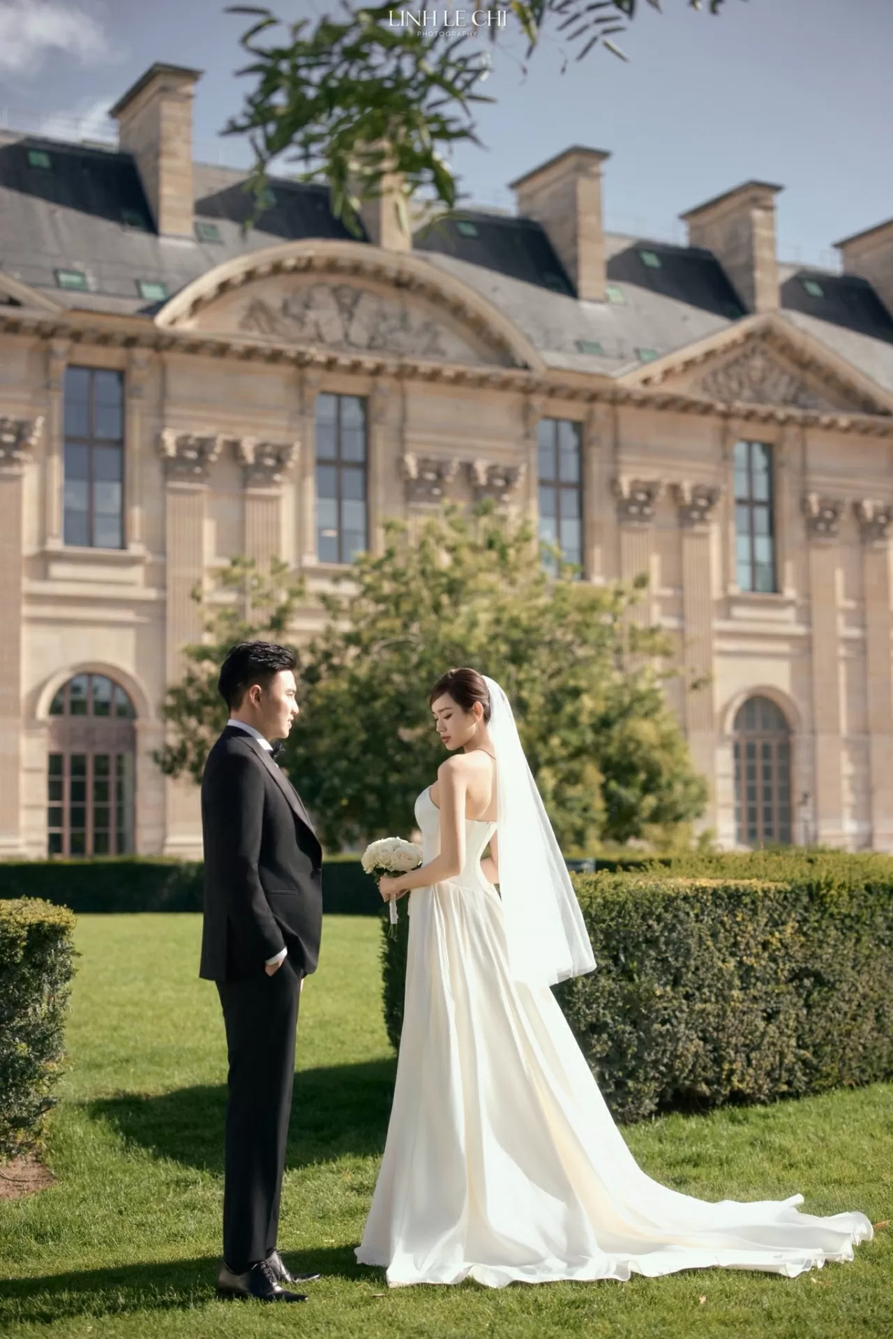 Hoàng Tú Quỳnh Tỏa Sáng Tại Đám Cưới Đỗ Thị Hà, Gây Chú Ý Của Khán Giả 17 Hoàng Tú Quỳnh Tỏa Sáng Tại Đám Cưới Đỗ Thị Hà, Gây Chú Ý Của Khán Giả