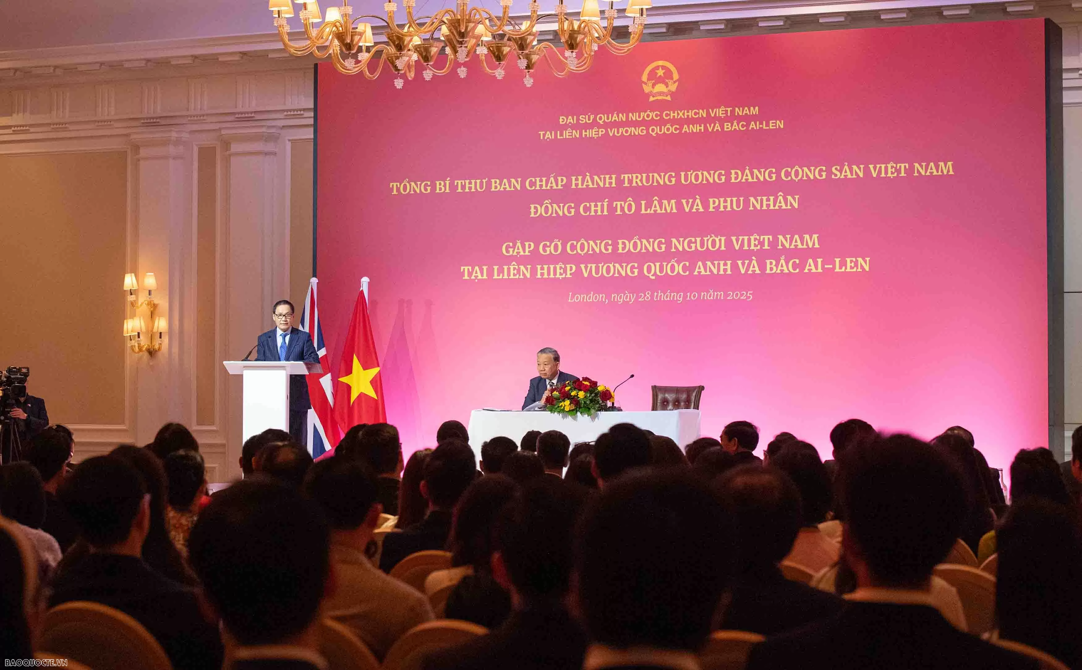 Tổng Bí thư Tô Lâm gặp gỡ cộng đồng người Việt Nam tại Vương quốc Anh Tổng Bí thư Tô Lâm gặp gỡ cộng đồng người Việt Nam tại Vương quốc Anh