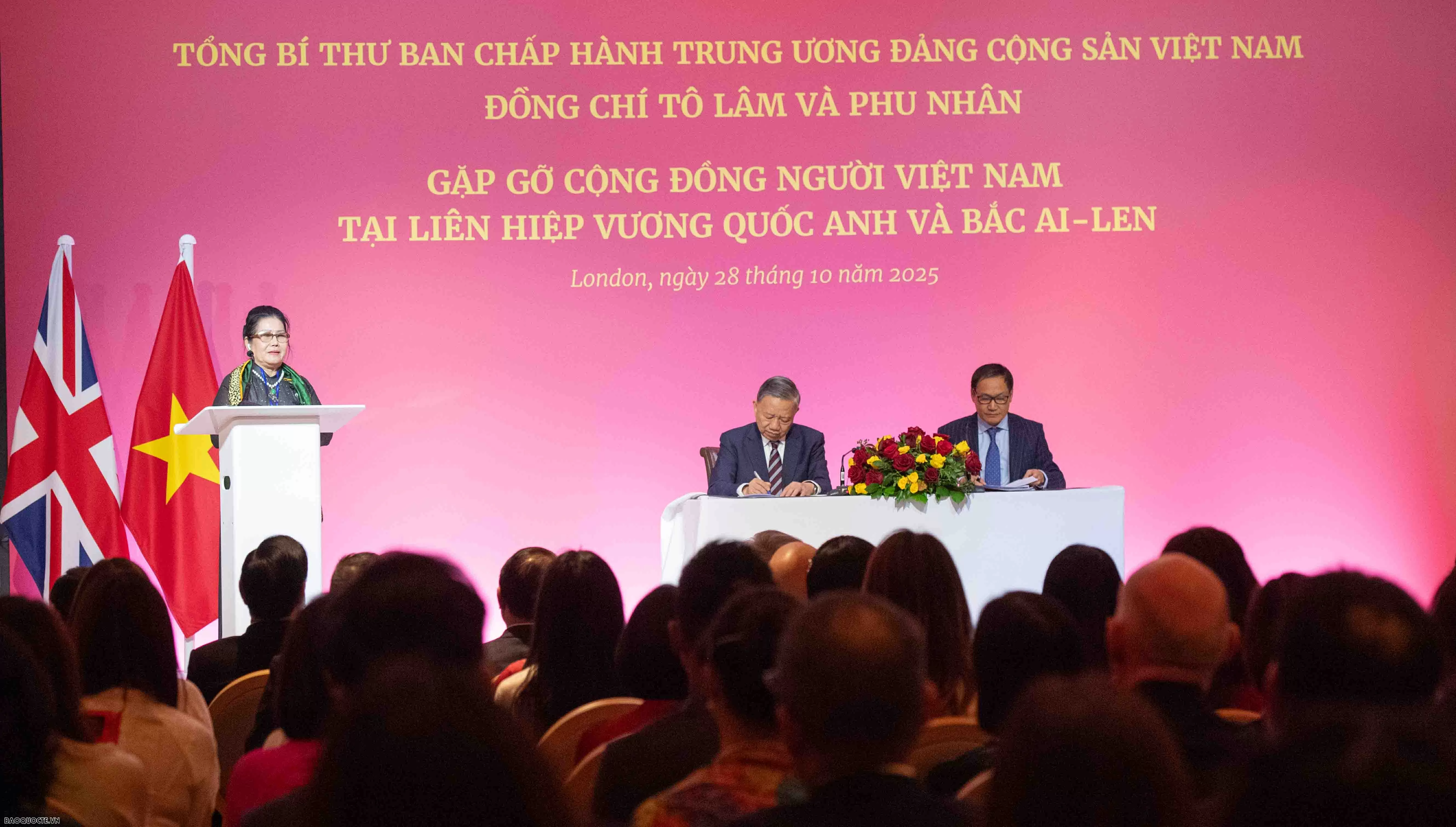 Tổng Bí thư Tô Lâm gặp gỡ cộng đồng người Việt Nam tại Vương quốc Anh