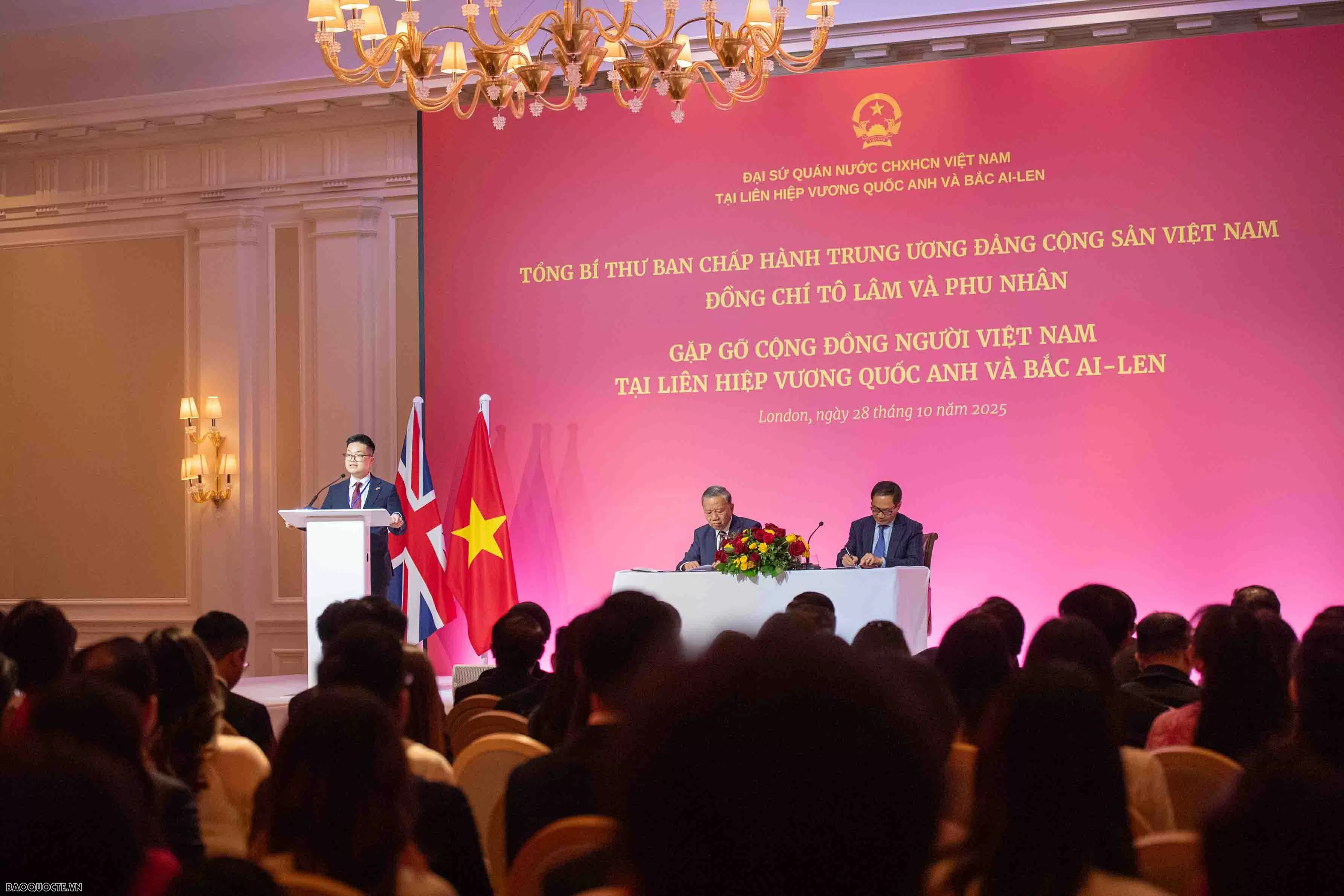 Tổng Bí thư Tô Lâm gặp gỡ cộng đồng người Việt Nam tại Vương quốc Anh