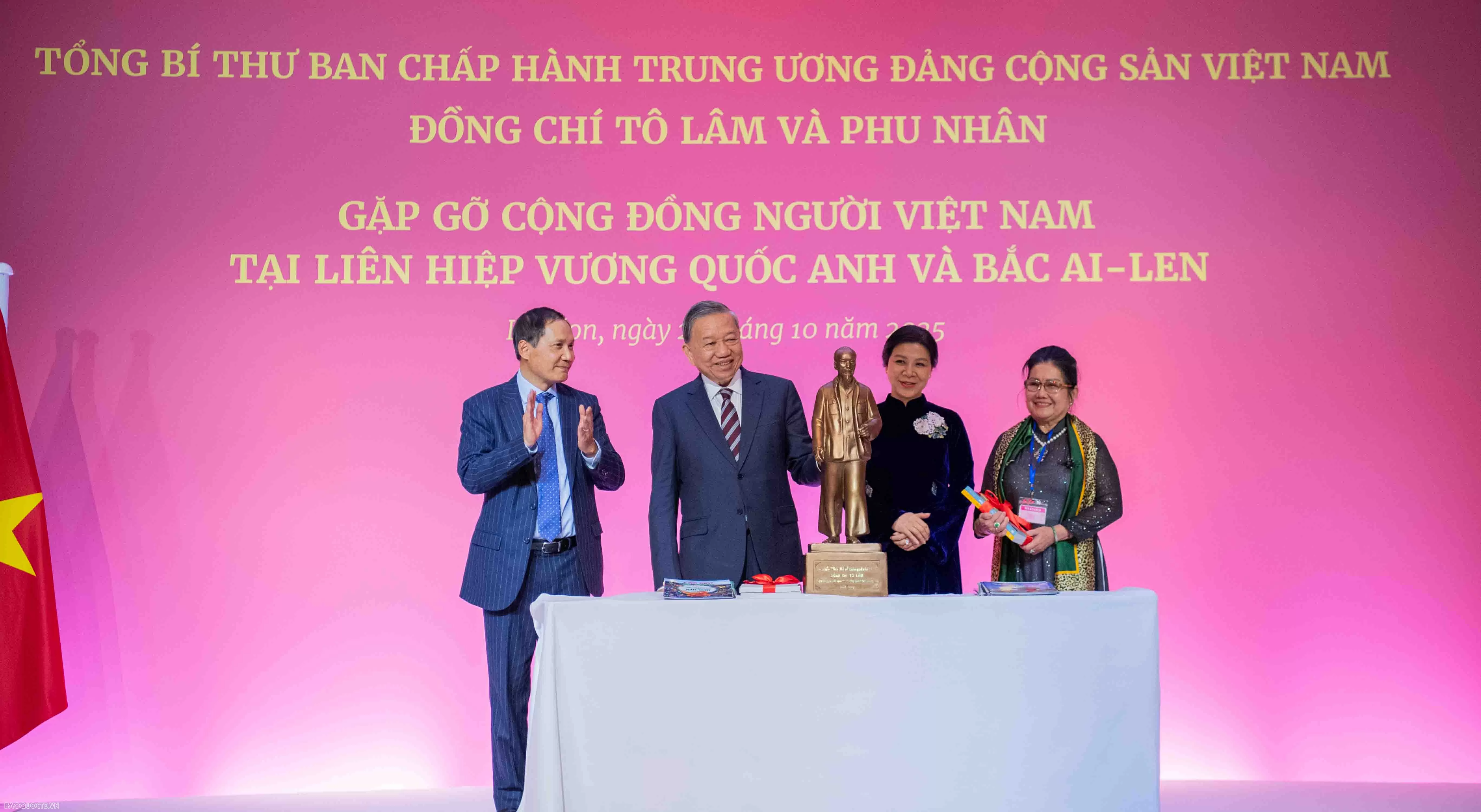 Tổng Bí thư Tô Lâm gặp gỡ cộng đồng người Việt Nam tại Vương quốc Anh