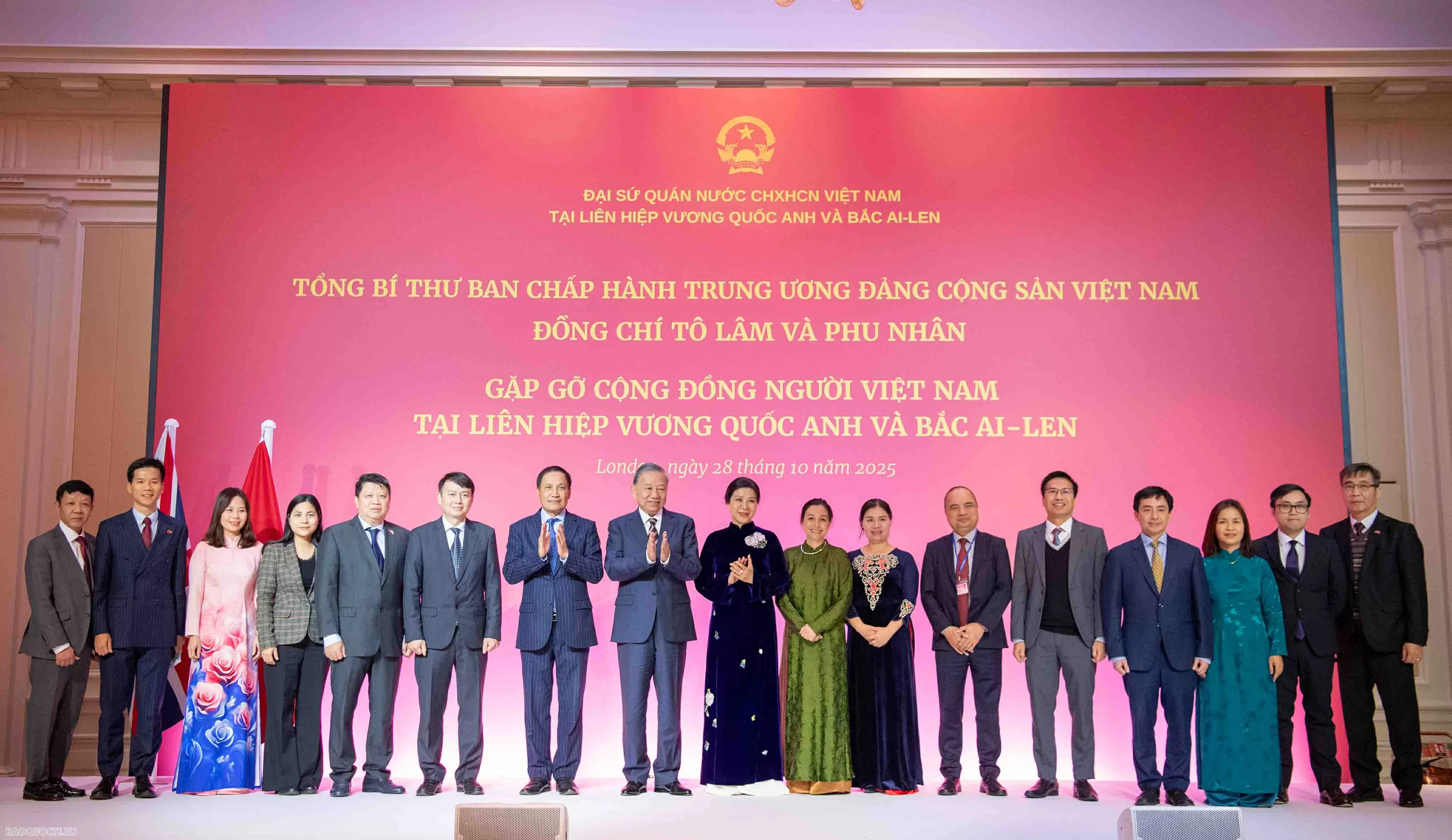 Tổng Bí thư Tô Lâm gặp gỡ cộng đồng người Việt Nam tại Vương quốc Anh Tổng Bí thư Tô Lâm gặp gỡ cộng đồng người Việt Nam tại Vương quốc Anh