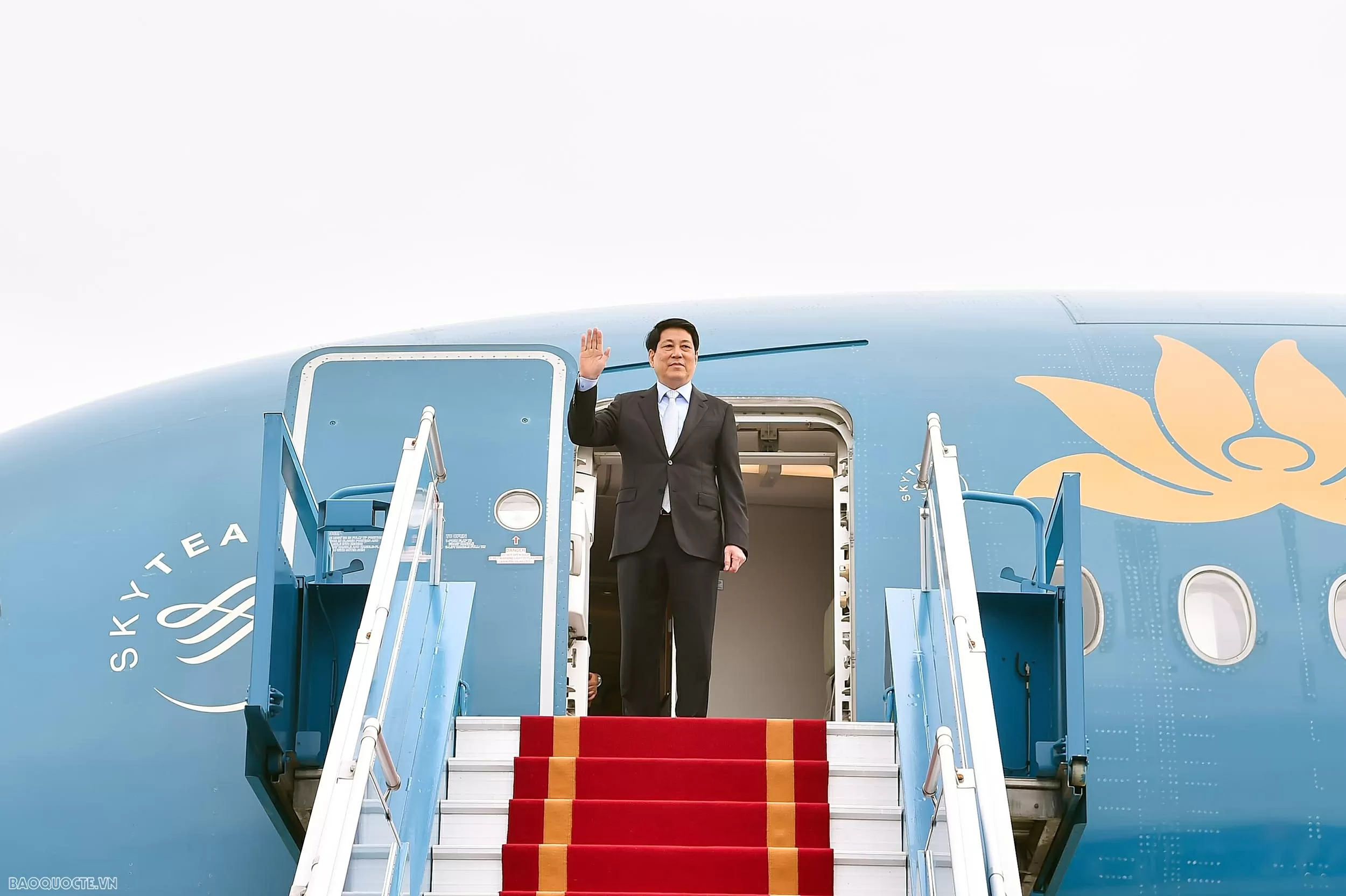 Chủ tịch nước Lương Cường lên đường tham dự Tuần lễ Cấp cao APEC lần thứ 32 và thăm, làm việc song phương tại Hàn Quốc