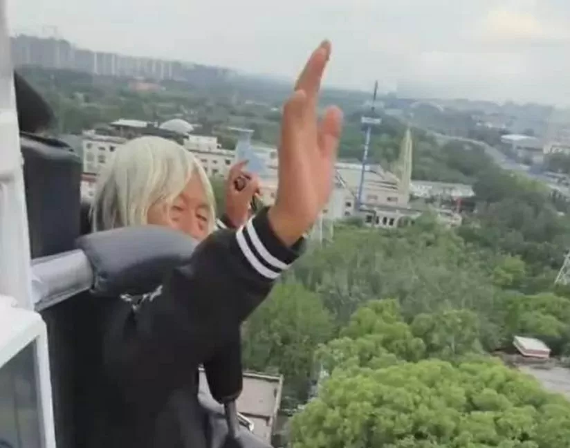 Trung Quốc: Cụ ông 75 tuổi ngồi tàu lượn siêu tốc 43 lượt trong một ngày, chuyên gia y tế khuyến cáo Trung Quốc: Cụ ông 75 tuổi ngồi tàu lượn siêu tốc 43 lượt trong một ngày, chuyên gia y tế khuyến cáo