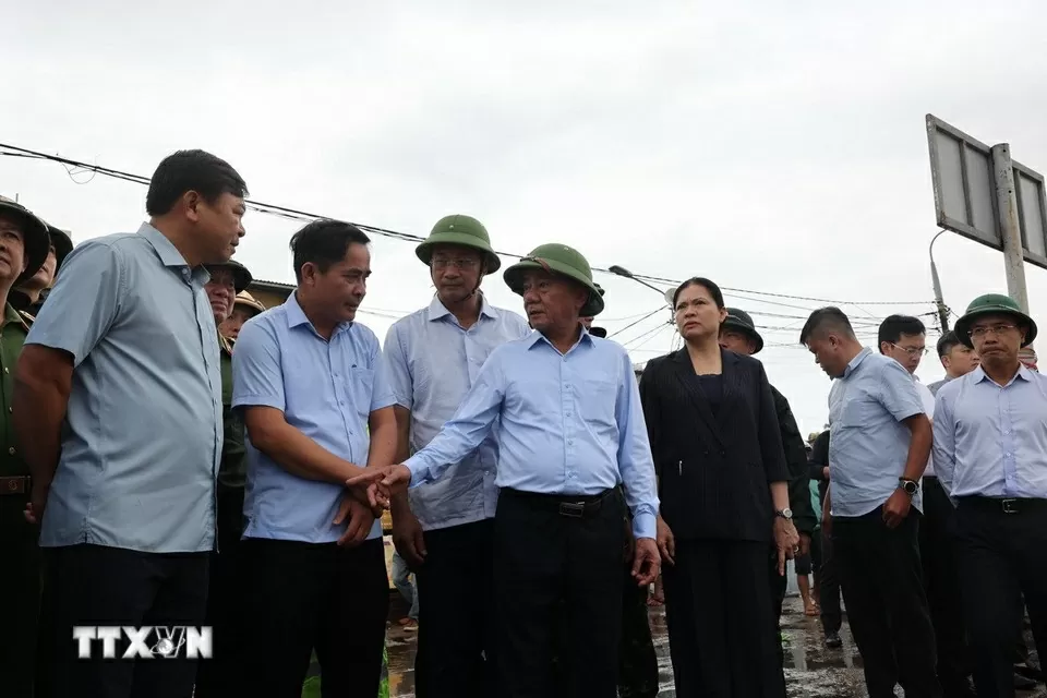 Thường trực Ban Bí thư Trần Cẩm Tú: Không để người dân bị thiếu thốn, cô lập trong thiên tai