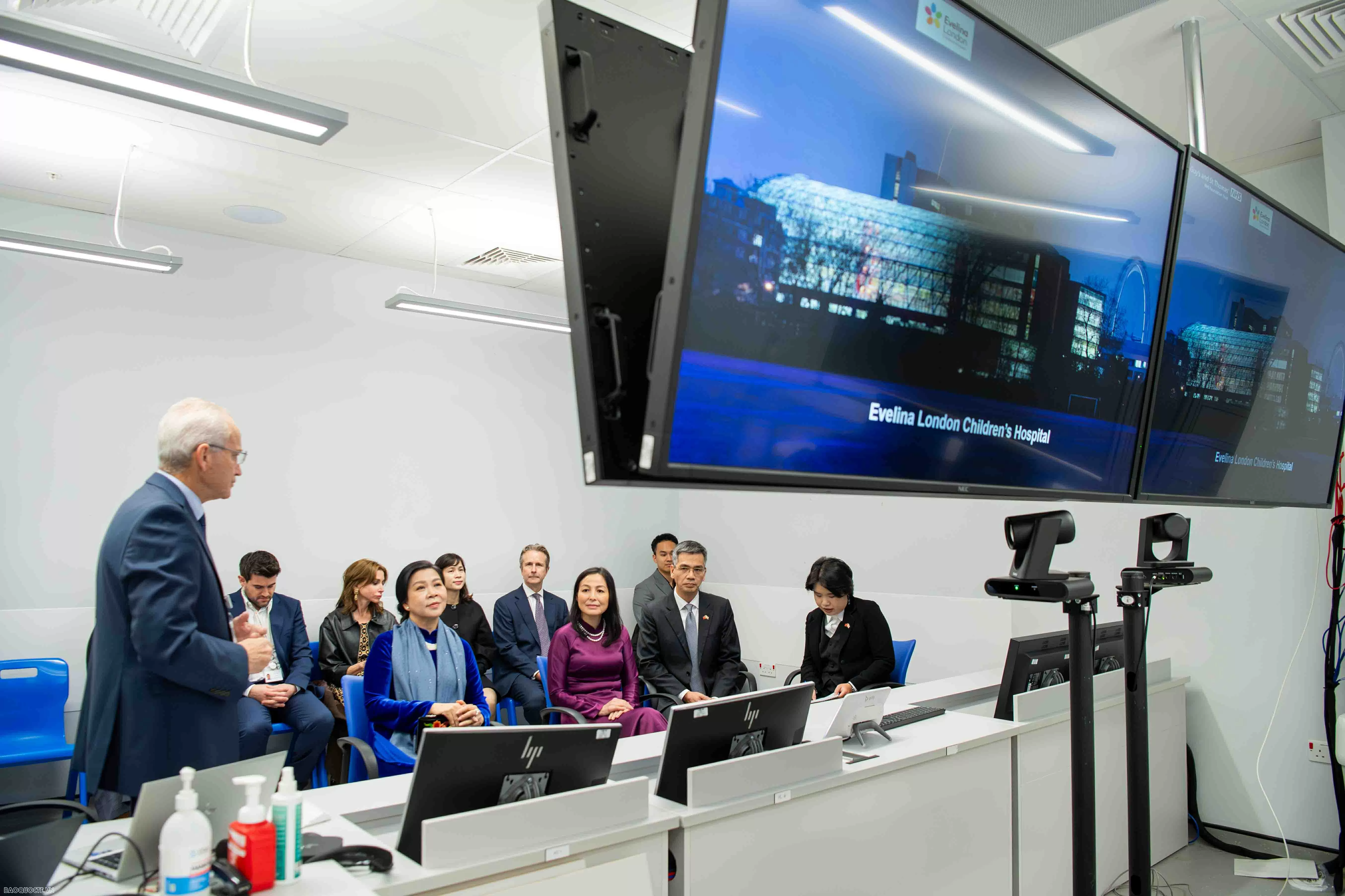 Phu nhân Tổng Bí thư Tô Lâm thăm Bệnh viện Nhi Evelina London Phu nhân Tổng Bí thư Tô Lâm thăm Bệnh viện Nhi Evelina London