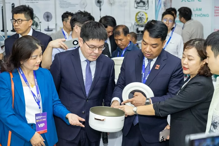 Triển lãm IEAE 2025: Phát triển chuỗi giá trị toàn cầu giữa các doanh nghiệp Việt Nam và quốc tế Triển lãm IEAE 2025: Phát triển chuỗi giá trị toàn cầu giữa các doanh nghiệp Việt Nam và quốc tế