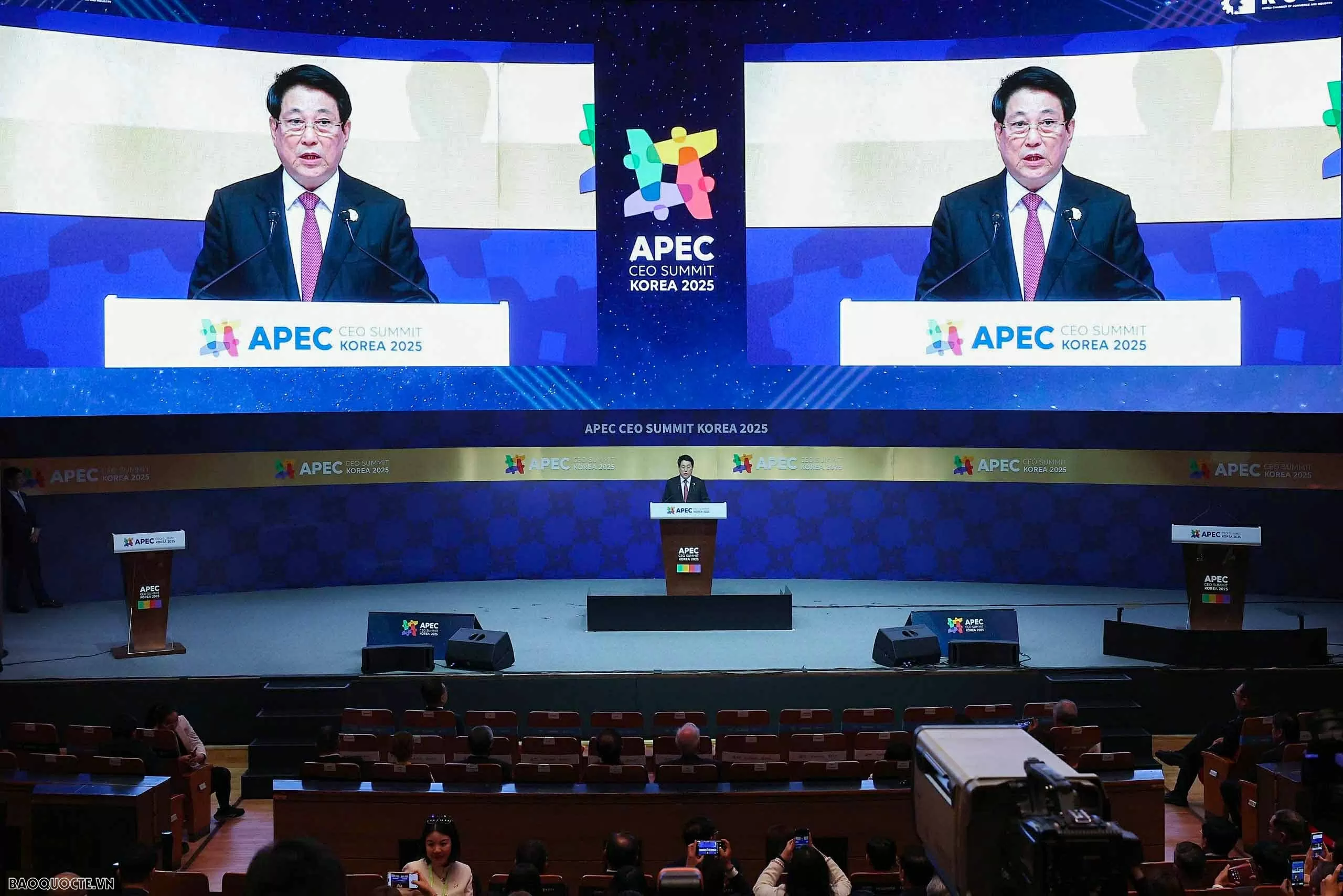 Đối thoại giữa các Nhà lãnh đạo APEC và ABAC là hoạt động thường niên trong Tuần lễ Cấp cao APEC, thể hiện cam kết của các nhà lãnh đạo trong việc lắng nghe tiếng nói của cộng đồng doanh nghiệp, thúc đẩy hợp tác công – tư, hướng tới mục tiêu tăng trưởng b