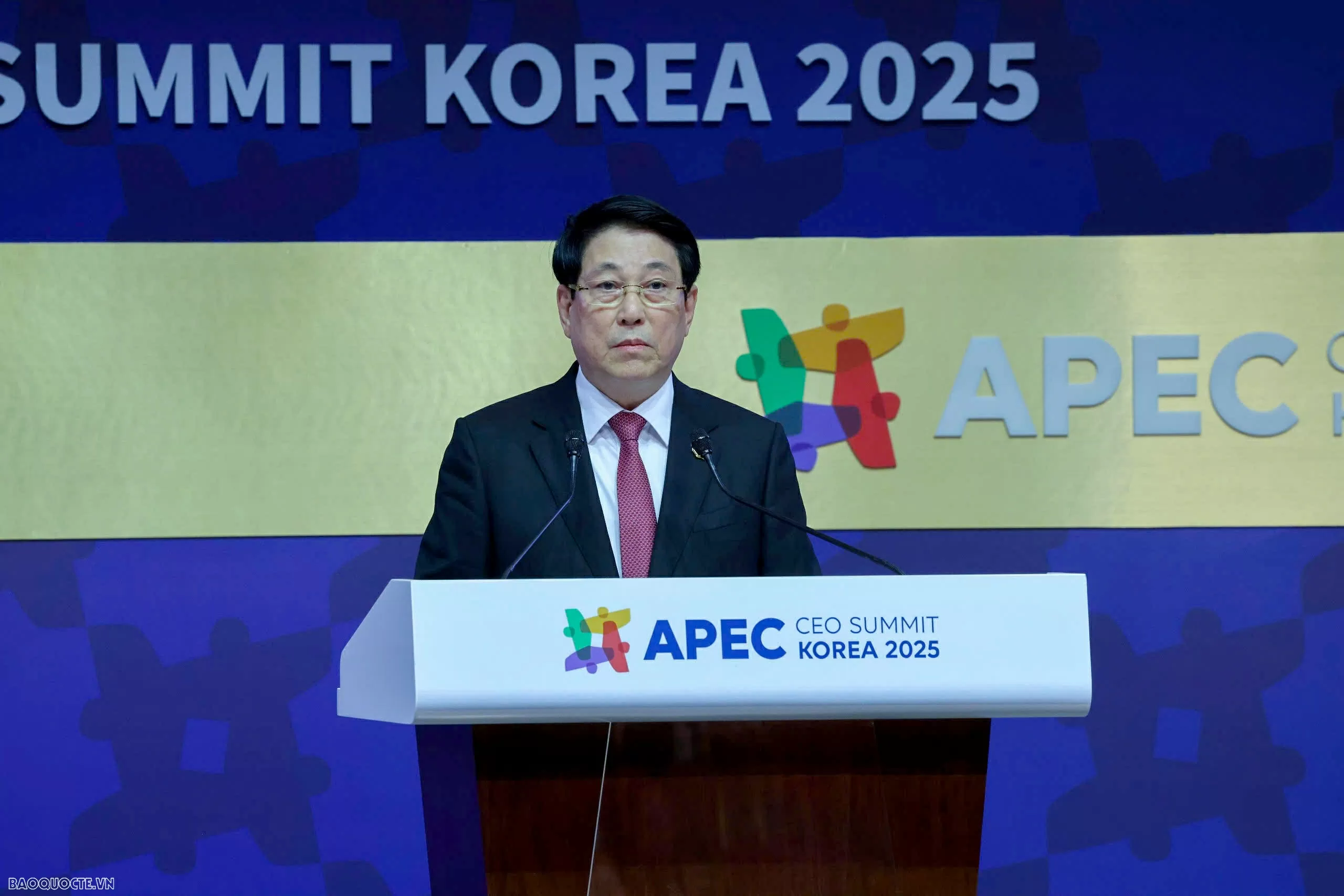 Chủ tịch nước Lương Cường phát biểu tại Phiên họp thứ nhất Hội nghị Cấp cao APEC lần thứ 32. Chủ tịch nước Lương Cường phát biểu tại Phiên họp thứ nhất Hội nghị Cấp cao APEC lần thứ 32.