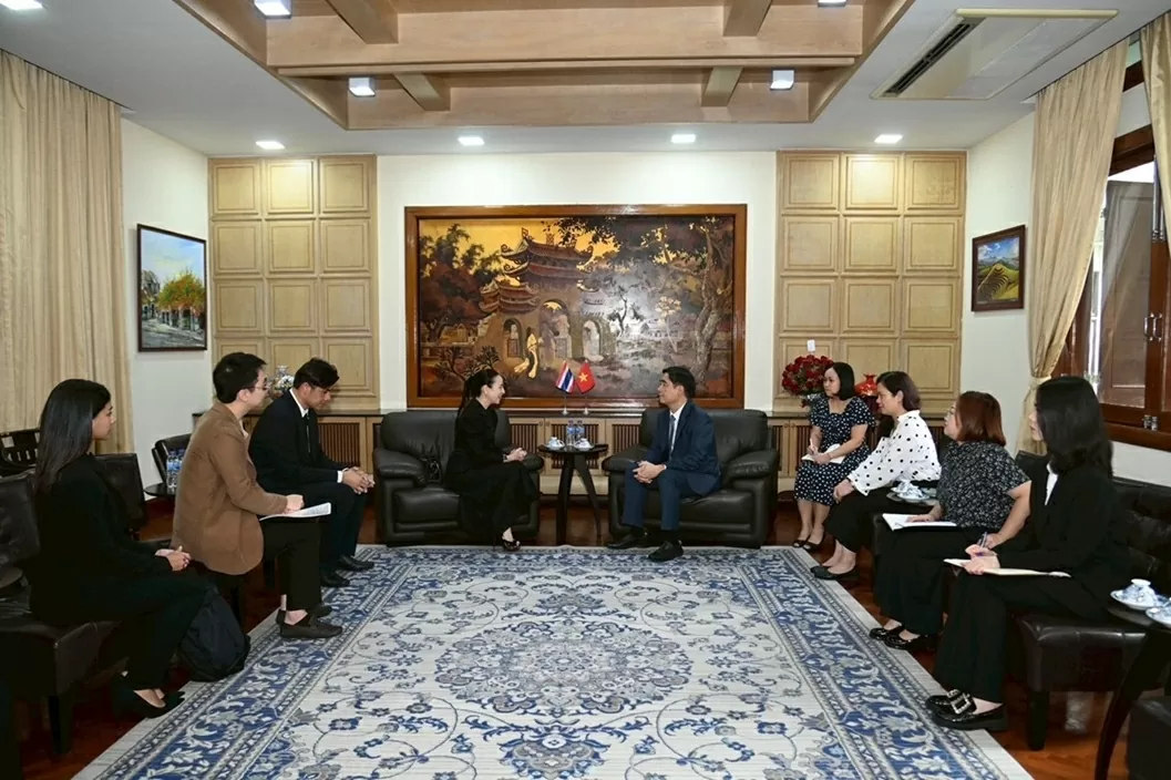 Đại sứ Phạm Việt Hùng tiếp Chủ tịch Liên đoàn bóng đá Thái Lan