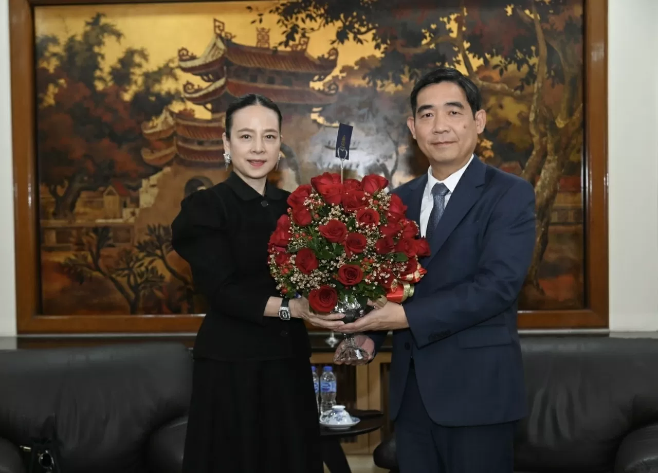 Đại sứ Phạm Việt Hùng tiếp Chủ tịch Liên đoàn bóng đá Thái Lan