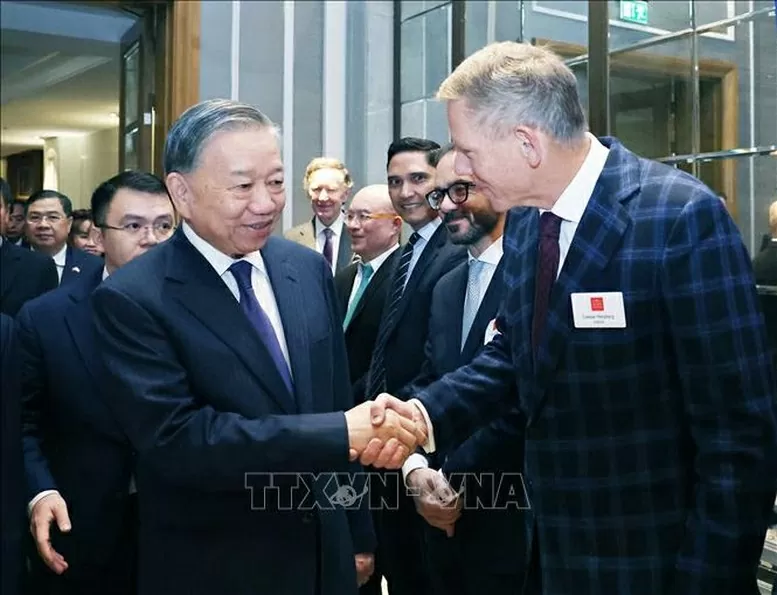 Tổng Bí thư Tô Lâm với các đại biểu tham dự Tọa đàm doanh nghiệp Việt Nam - Anh quốc - Ảnh: TTXVN Tổng Bí thư Tô Lâm với các đại biểu tham dự Tọa đàm doanh nghiệp Việt Nam - Anh quốc - Ảnh: TTXVN