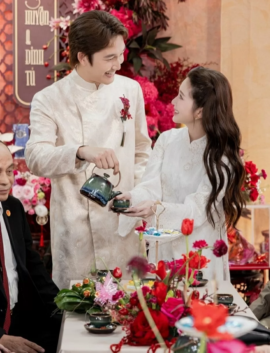 Diễn viên Ngọc Huyền xinh đẹp, rạng rỡ trong lễ ăn hỏi